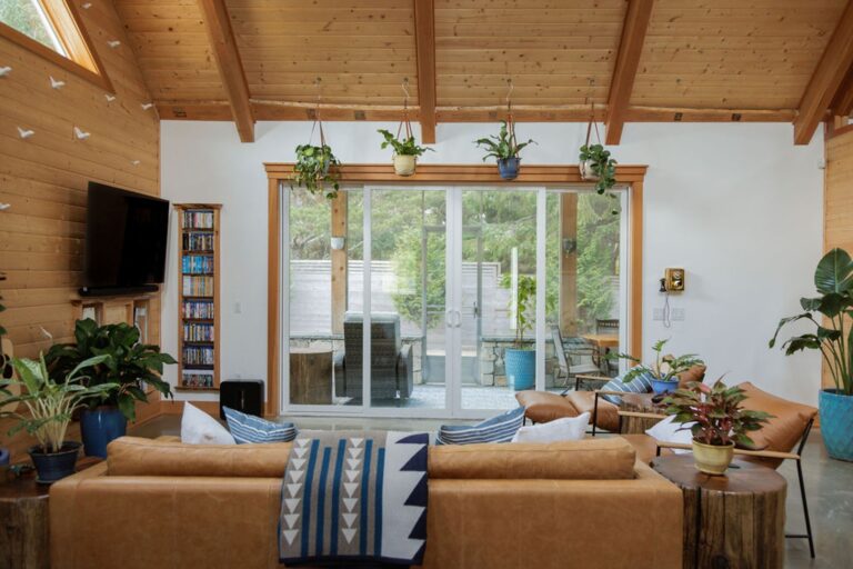 Double slider leads to outdoor screen room
