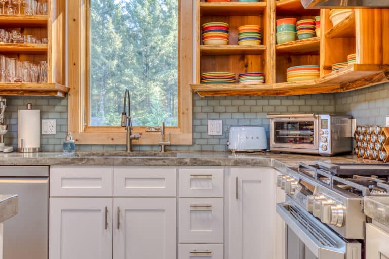 lewis-fully-equipped-kitchen-long-beach-wa.jpg
