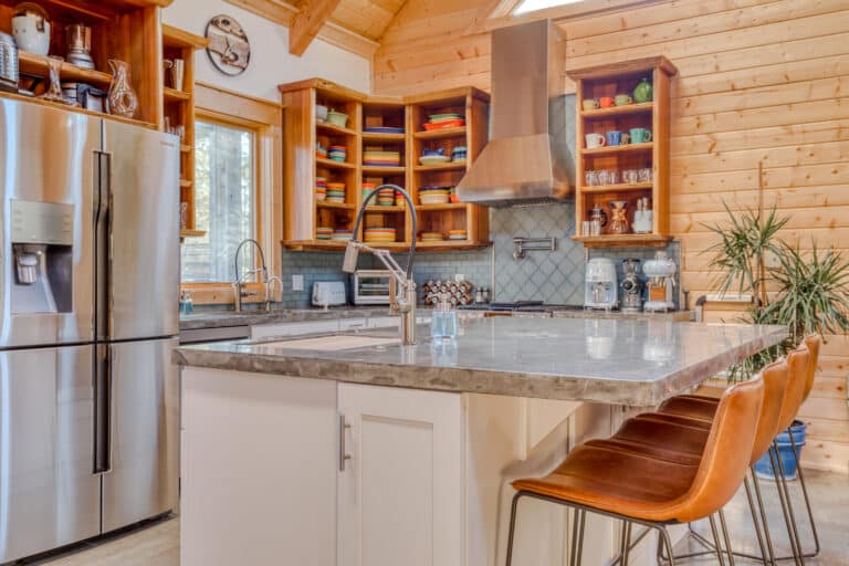lewis-kitchen-breakfast-bar-long-beach-wa.jpg