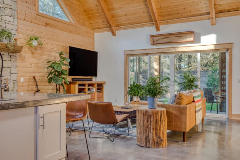 lewis-living-room-garden-view-long-beach-wa.jpg