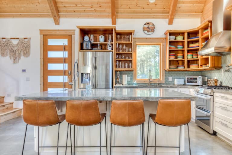 lewis-living-room-kitchen-bar-long-beach-wa.jpg