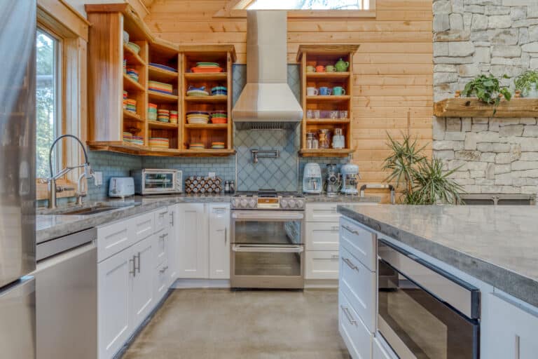 lewis-modern-cabin-kitchen-long-beach-wa.jpg