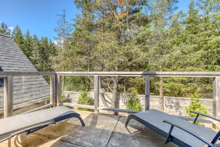 lewis-private-balcony-long-beach-wa.jpg