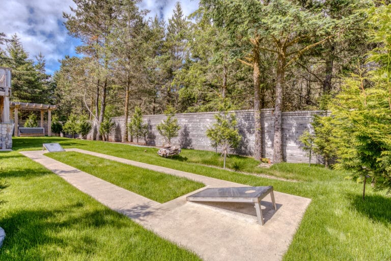 lewis-private-cornhole-court-long-beach-wa.jpg