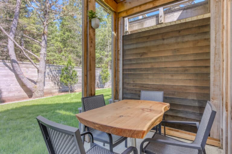 lewis-screened-porch-dining-long-beach-wa.jpg