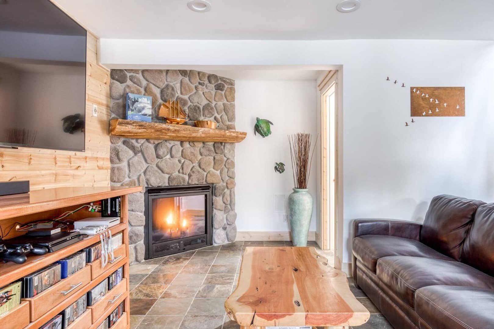 Beach Cabin 70 TV has an Apple TV box, and Sonos speakers. Choose from 3 video game systems with lots of games