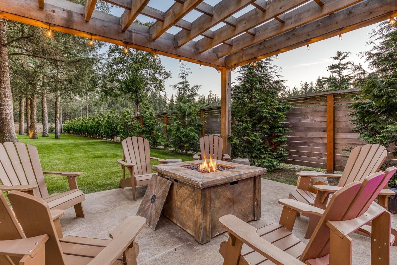 Beach Cabin - Gather around the fire table and enjoy your large private space