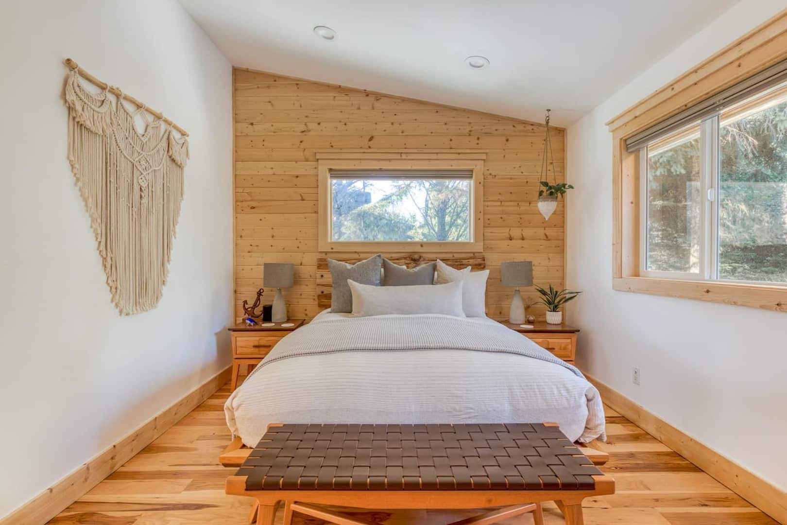 Beach Cabin - High ceiling and large windows with blackout shades