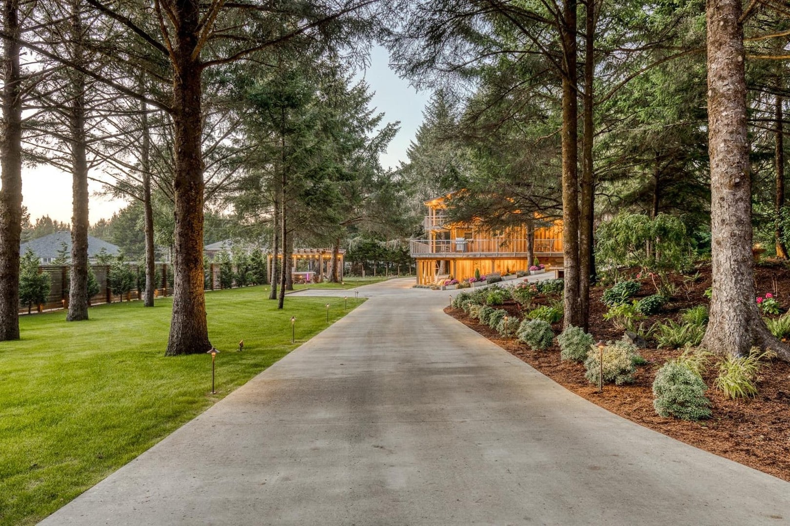 Beach Cabin - If you arrive late, it will be to a lit home and grounds