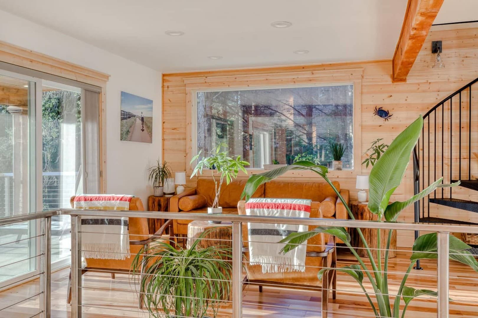 Beach Cabin - Leather chairs and couch, comfortable and contemporary