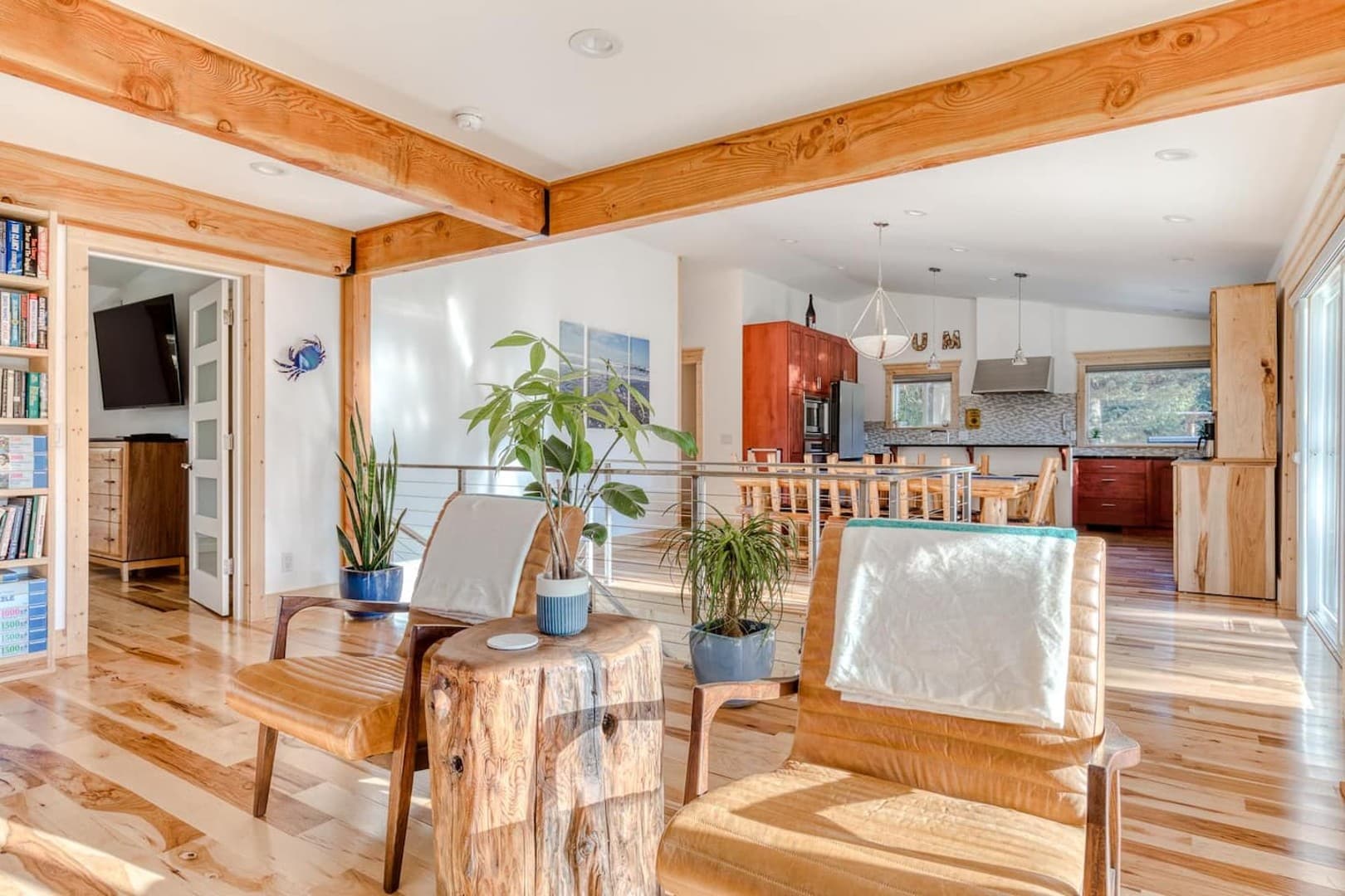 Beach Cabin - Lots of house plants throughout the home for a clean relaxing vibe