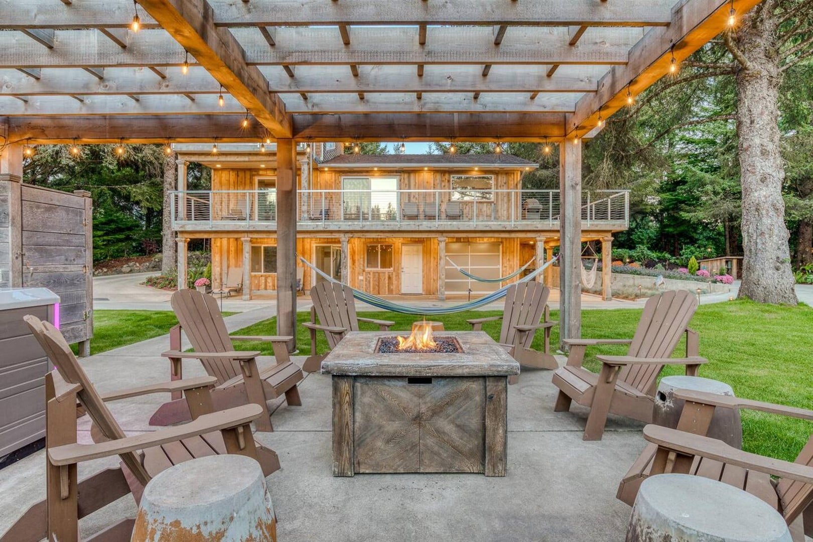 Beach Cabin - The entire property has lighting throughout the grounds