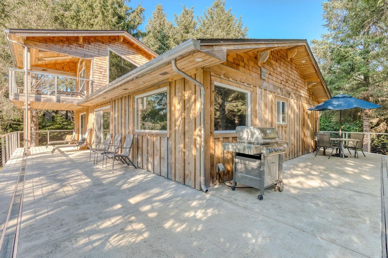 Beach Cabin - The gas grill is on the large underground house propane tank and never runs out of fuel!
