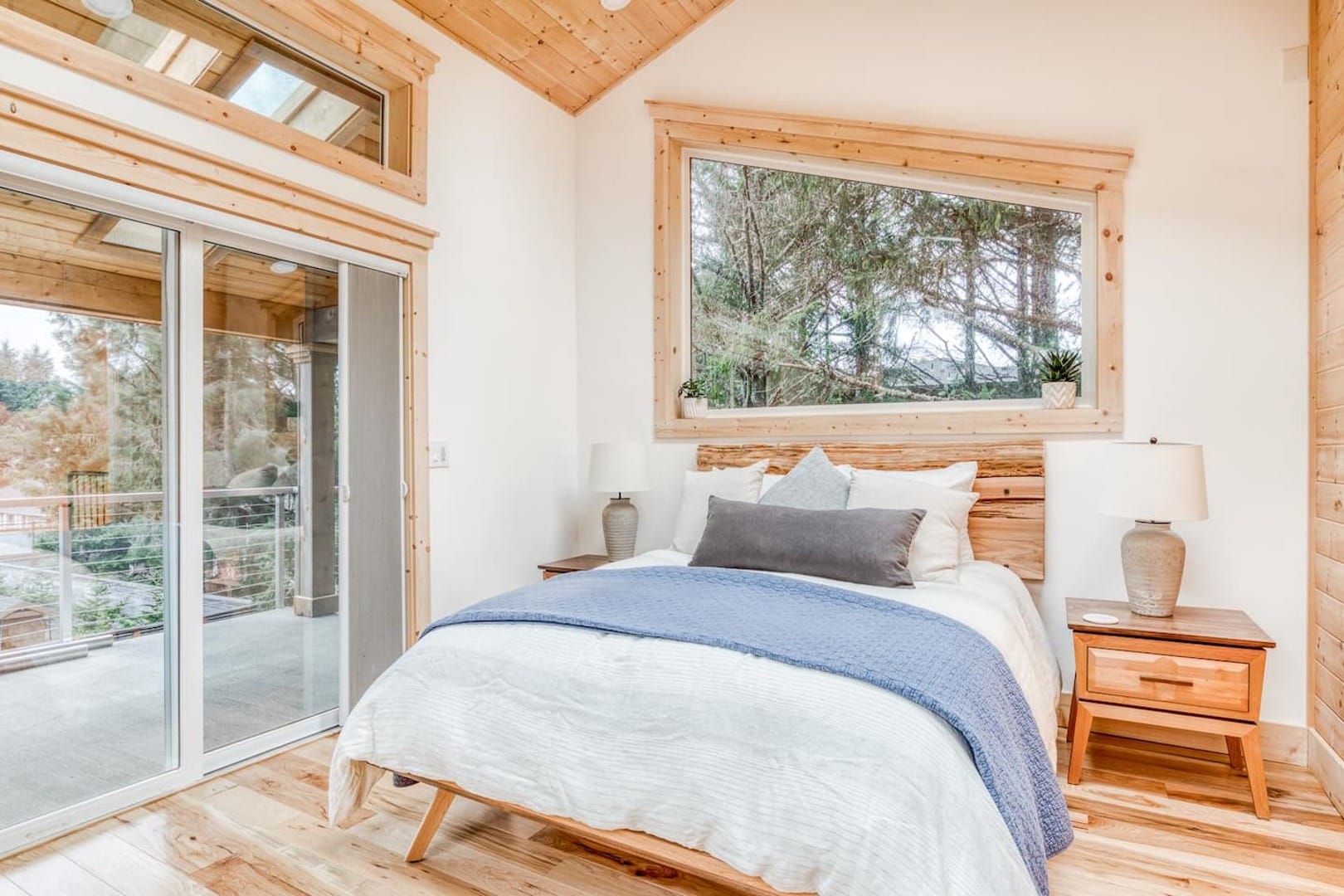 Beach Cabin - The upstairs master has a queen bed, Tempur-pedic mattress, and comfortable down bedding