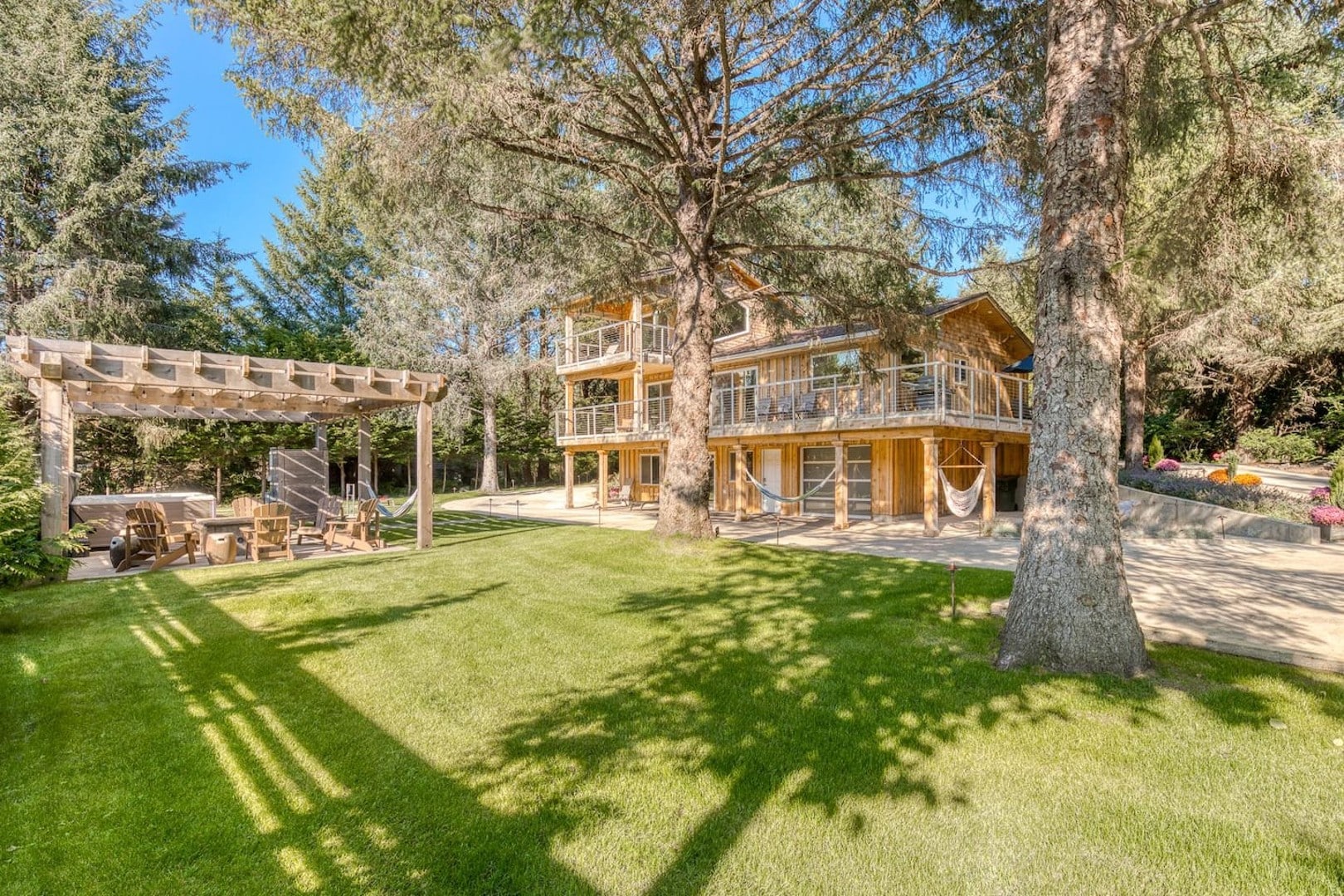 Beach Cabin - There is lots of lawn to use the 20+ yard games provided