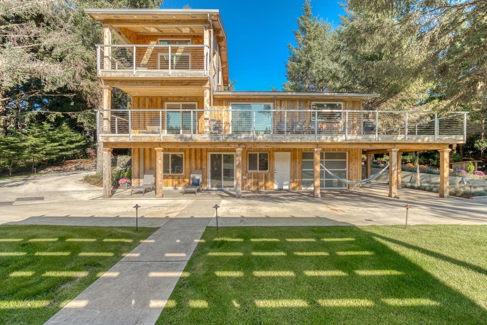 Beach Cabin has a large wrap around deck with lighting